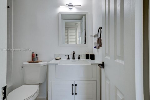 Condo in Sunrise, Florida, 2 bedrooms  № 1864994 - photo 10