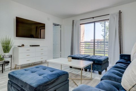 Condo in Sunrise, Florida, 2 bedrooms  № 1864994 - photo 7