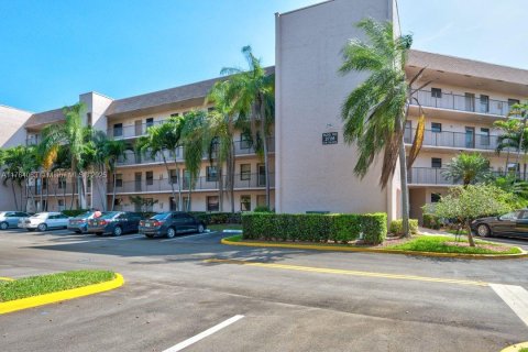 Condo in Sunrise, Florida, 2 bedrooms  № 1864994 - photo 19