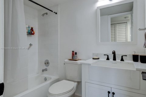 Condo in Sunrise, Florida, 2 bedrooms  № 1864994 - photo 12