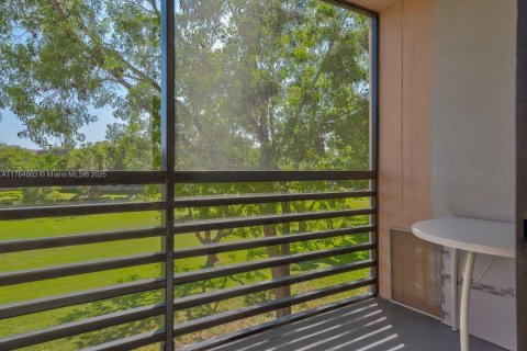 Condo in Sunrise, Florida, 2 bedrooms  № 1864994 - photo 17