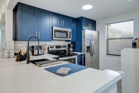 Condo in Sunrise, Florida, 2 bedrooms  № 1864994 - photo 1