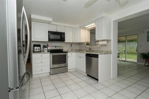 House in Holiday, Florida 2 bedrooms, 111.48 sq.m. № 1902066 - photo 10