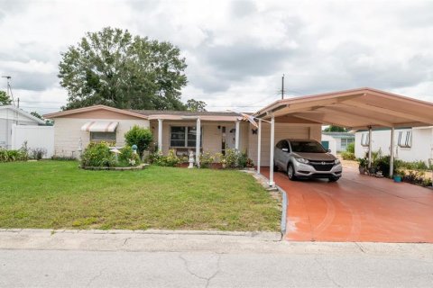 House in Holiday, Florida 2 bedrooms, 111.48 sq.m. № 1902066 - photo 1