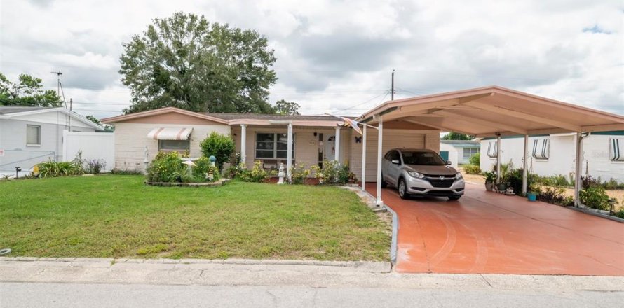 House in Holiday, Florida 2 bedrooms, 111.48 sq.m. № 1902066