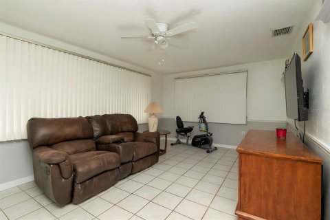 House in Holiday, Florida 2 bedrooms, 111.48 sq.m. № 1902066 - photo 11