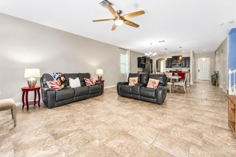 Casa en venta en Kissimmee, Florida, 4 dormitorios, 287.9 m2 № 2225676 - foto 12