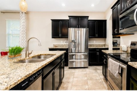 Casa en venta en Kissimmee, Florida, 4 dormitorios, 287.9 m2 № 2225676 - foto 14