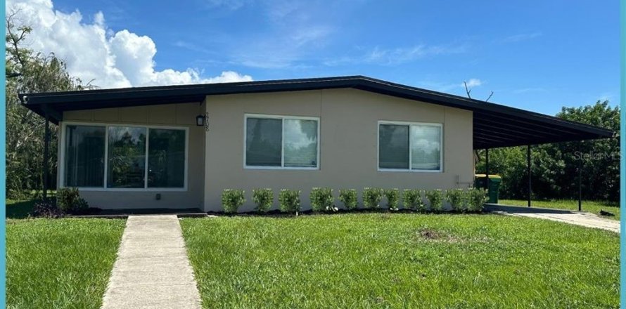 House in Port Charlotte, Florida 3 bedrooms, 114.64 sq.m. № 1751065