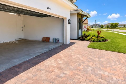 House in Ave Maria, Florida 4 bedrooms № 2074944 - photo 13