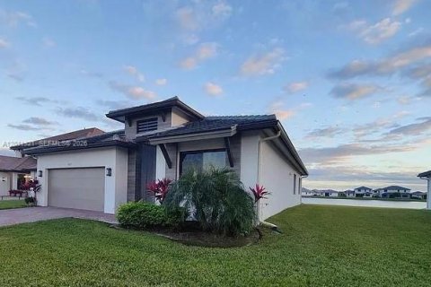 House in Ave Maria, Florida 4 bedrooms № 2074944