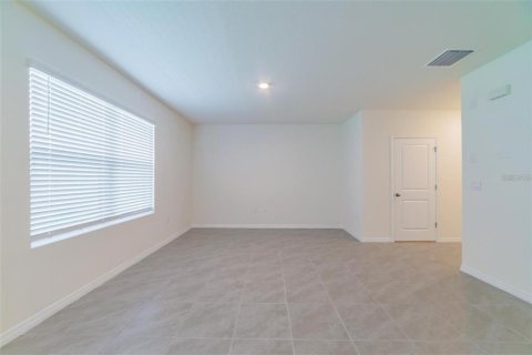 House in Wesley Chapel, Florida 3 bedrooms, 182.18 sq.m. № 2238349 - photo 18