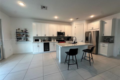 Купить виллу или дом в Уэст-Палм-Бич, Флорида 3 спальни, 213.68м2, № 2025742 - фото 5