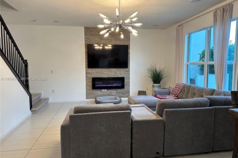 Купить виллу или дом в Уэст-Палм-Бич, Флорида 3 спальни, 213.68м2, № 2025742 - фото 7