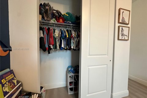 Купить виллу или дом в Уэст-Палм-Бич, Флорида 3 спальни, 213.68м2, № 2025742 - фото 15