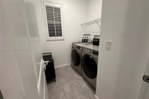 Купить виллу или дом в Уэст-Палм-Бич, Флорида 3 спальни, 213.68м2, № 2025742 - фото 24