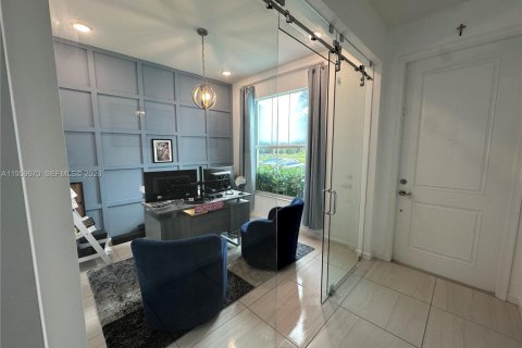 Купить виллу или дом в Уэст-Палм-Бич, Флорида 3 спальни, 213.68м2, № 2025742 - фото 2