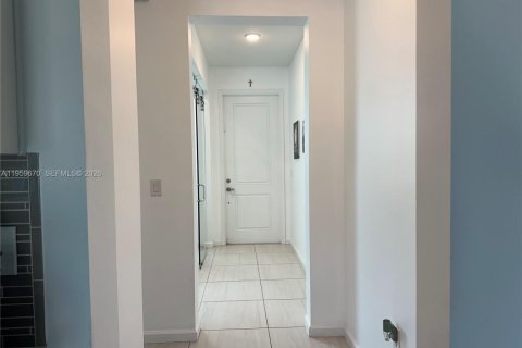 Купить виллу или дом в Уэст-Палм-Бич, Флорида 3 спальни, 213.68м2, № 2025742 - фото 3