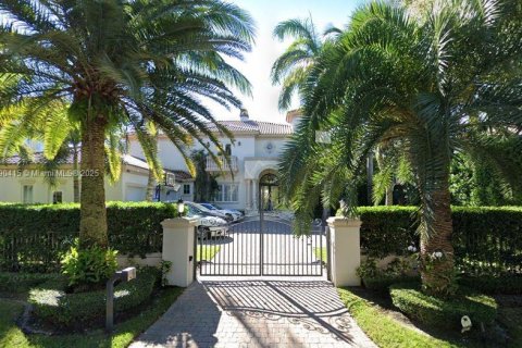 House in Coral Gables, Florida 5 bedrooms, 469.44 sq.m. № 1863627 - photo 2