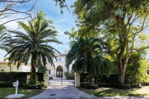 House in Coral Gables, Florida 5 bedrooms, 469.44 sq.m. № 1863627 - photo 3