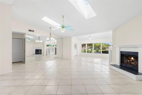 House in Saint Petersburg, Florida 3 bedrooms, 156.91 sq.m. № 2148776 - photo 4