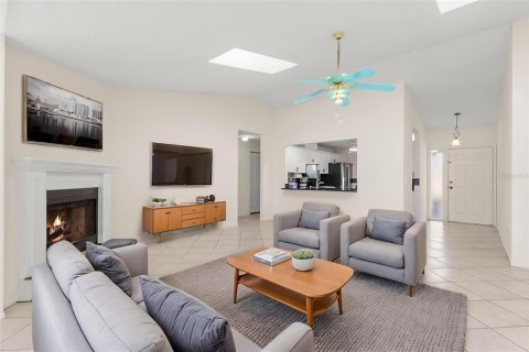 House in Saint Petersburg, Florida 3 bedrooms, 156.91 sq.m. № 2148776 - photo 5