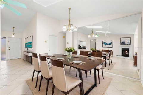 House in Saint Petersburg, Florida 3 bedrooms, 156.91 sq.m. № 2148776 - photo 7