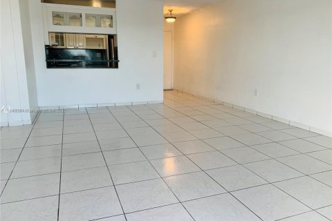 Condo in Hialeah, Florida, 3 bedrooms  № 1848912 - photo 5