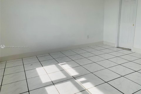 Condo in Hialeah, Florida, 3 bedrooms  № 1848912 - photo 8