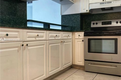 Condo in Hialeah, Florida, 3 bedrooms  № 1848912 - photo 2