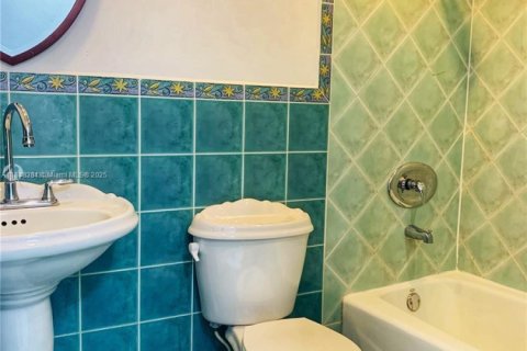 Condo in Hialeah, Florida, 3 bedrooms  № 1848912 - photo 13