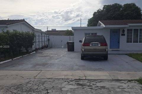 Casa en venta en Hialeah, Florida, 4 dormitorios, 195.09 m2 № 1947082 - foto 4