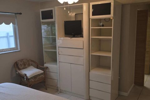 Casa en venta en Hialeah, Florida, 4 dormitorios, 195.09 m2 № 1947082 - foto 24