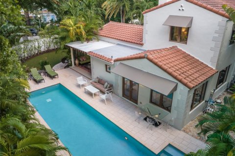 Купить виллу или дом в Майами-Бич, Флорида 3 спальни, 223.89м2, № 2001100 - фото 24