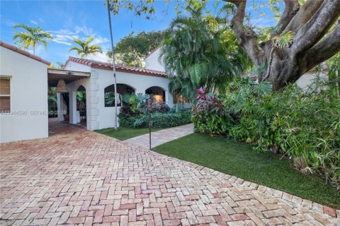 Купить виллу или дом в Майами-Бич, Флорида 3 спальни, 223.89м2, № 2001100 - фото 25