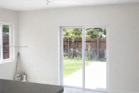 Immobilier commercial à vendre à Miami, Floride: 543.48 m2 № 1999639 - photo 2