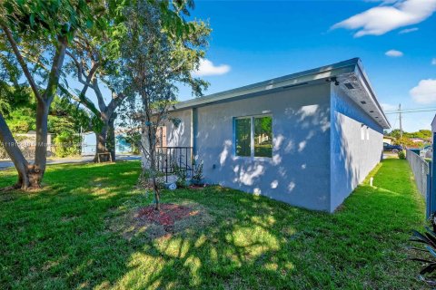 Casa en venta en Miami, Florida, 3 dormitorios № 1974069 - foto 4
