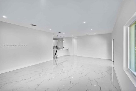 Casa en venta en Miami, Florida, 3 dormitorios № 1974069 - foto 22