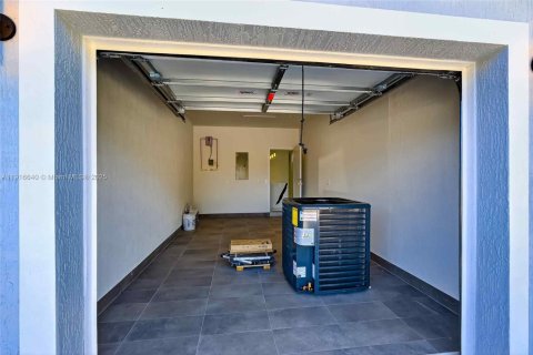 Casa en venta en Miami, Florida, 3 dormitorios № 1974069 - foto 9