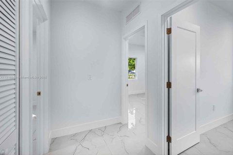 Casa en venta en Miami, Florida, 3 dormitorios № 1974069 - foto 25