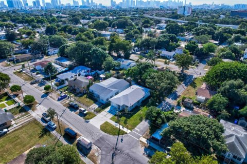 Casa en venta en Miami, Florida, 3 dormitorios № 1974069 - foto 7