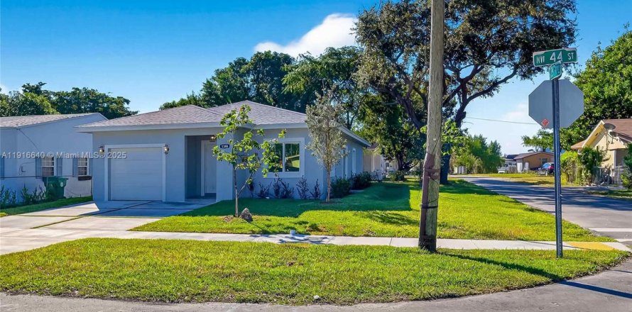 Casa en Miami, Florida 3 dormitorios № 1974069