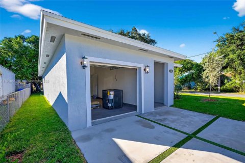 Casa en venta en Miami, Florida, 3 dormitorios № 1974069 - foto 6