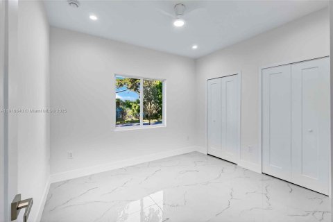 Casa en venta en Miami, Florida, 3 dormitorios № 1974069 - foto 29