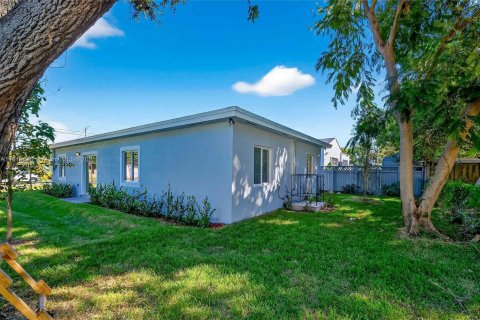 Casa en venta en Miami, Florida, 3 dormitorios № 1974069 - foto 10