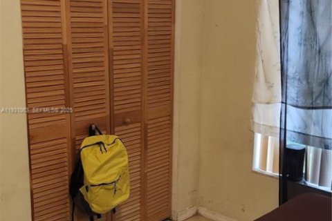 House in Miami, Florida 3 bedrooms, 131.18 sq.m. № 1989539 - photo 9