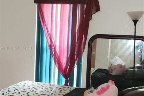 House in Miami, Florida 3 bedrooms, 131.18 sq.m. № 1989539 - photo 13