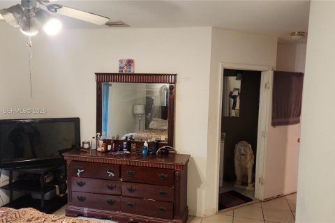 House in Miami, Florida 3 bedrooms, 131.18 sq.m. № 1989539 - photo 18