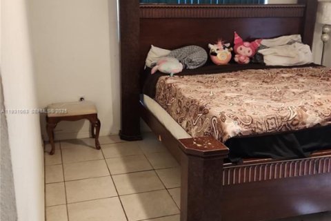 House in Miami, Florida 3 bedrooms, 131.18 sq.m. № 1989539 - photo 19