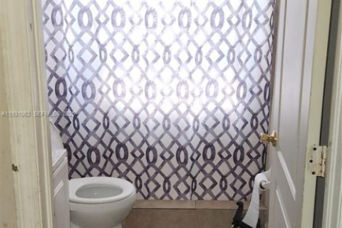 House in Miami, Florida 3 bedrooms, 131.18 sq.m. № 1989539 - photo 14